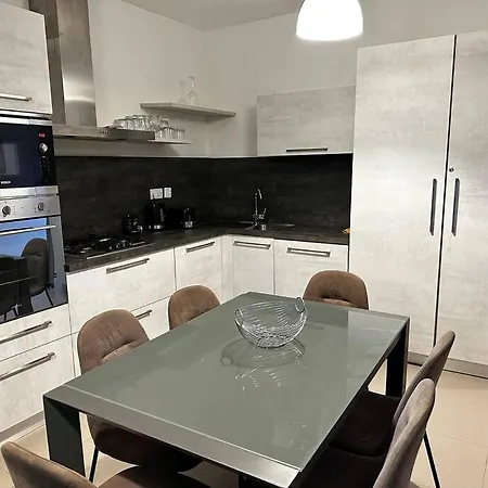 Seafront 3 Bedroom In Birzebbugia Apartment *