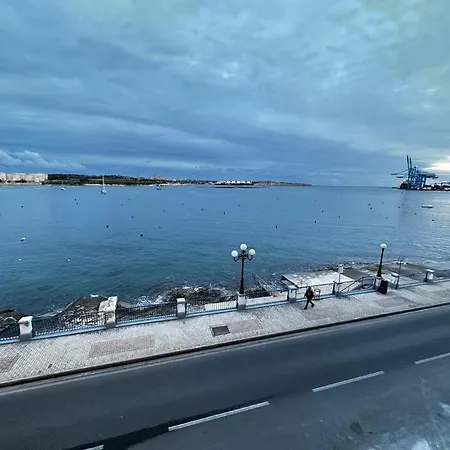 Apartment Seafront 3 Bedroom In Birzebbugia